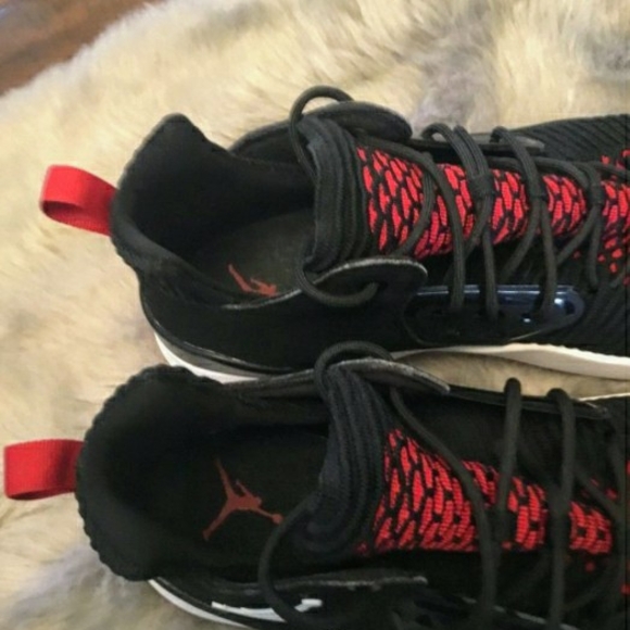 Men Jordan Shoes - Picture 4 of 5